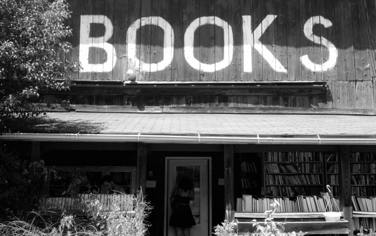 Black and white picture of a bookstore exterior