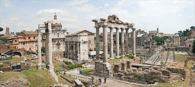 Picture of the ruins of ancient Rome. 
