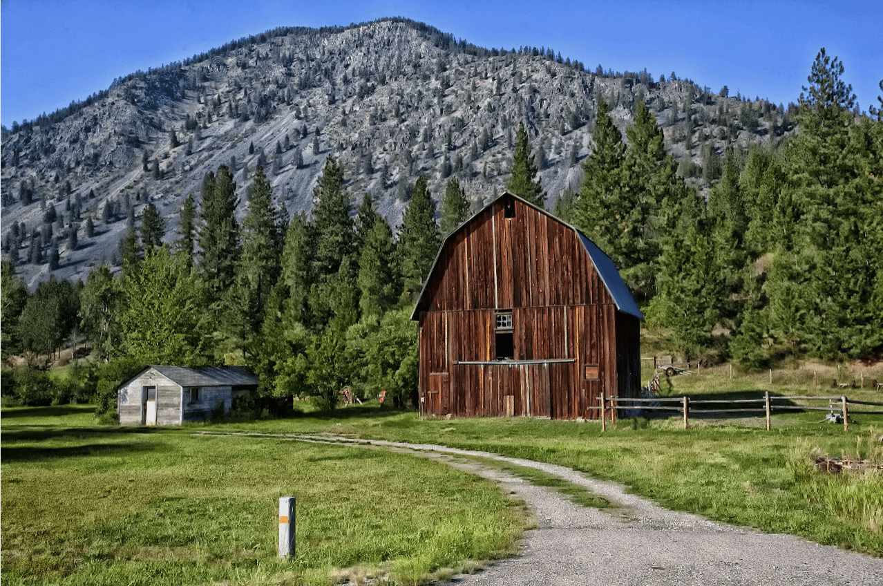 barn and mountains in Montana